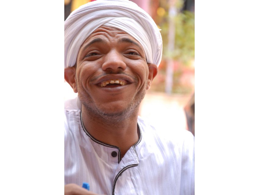 Ｏ所員に恋をしたＴシャツ売りのエジプト人<br>笑顔がはじけていましたっ<br><b>photo by D</b>